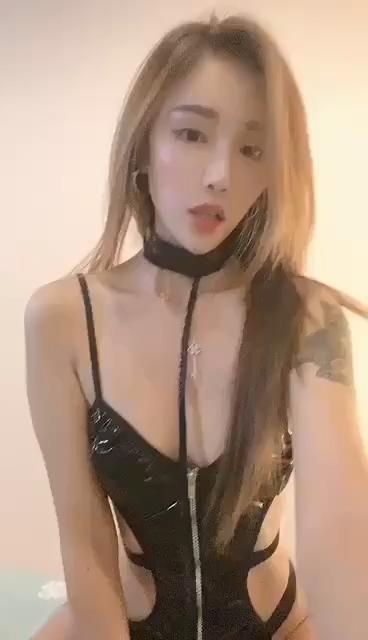 卖弄风骚!